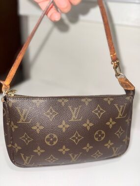 Louis Vuitton Monogram Pochette Shoulder Bag
